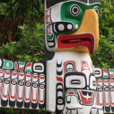 Totem degli antichi popoli del canada e alaska